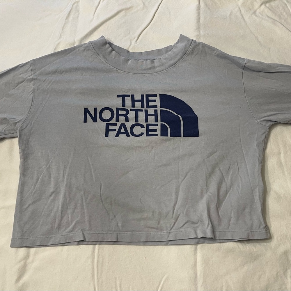 North Face cropped tshirt, M